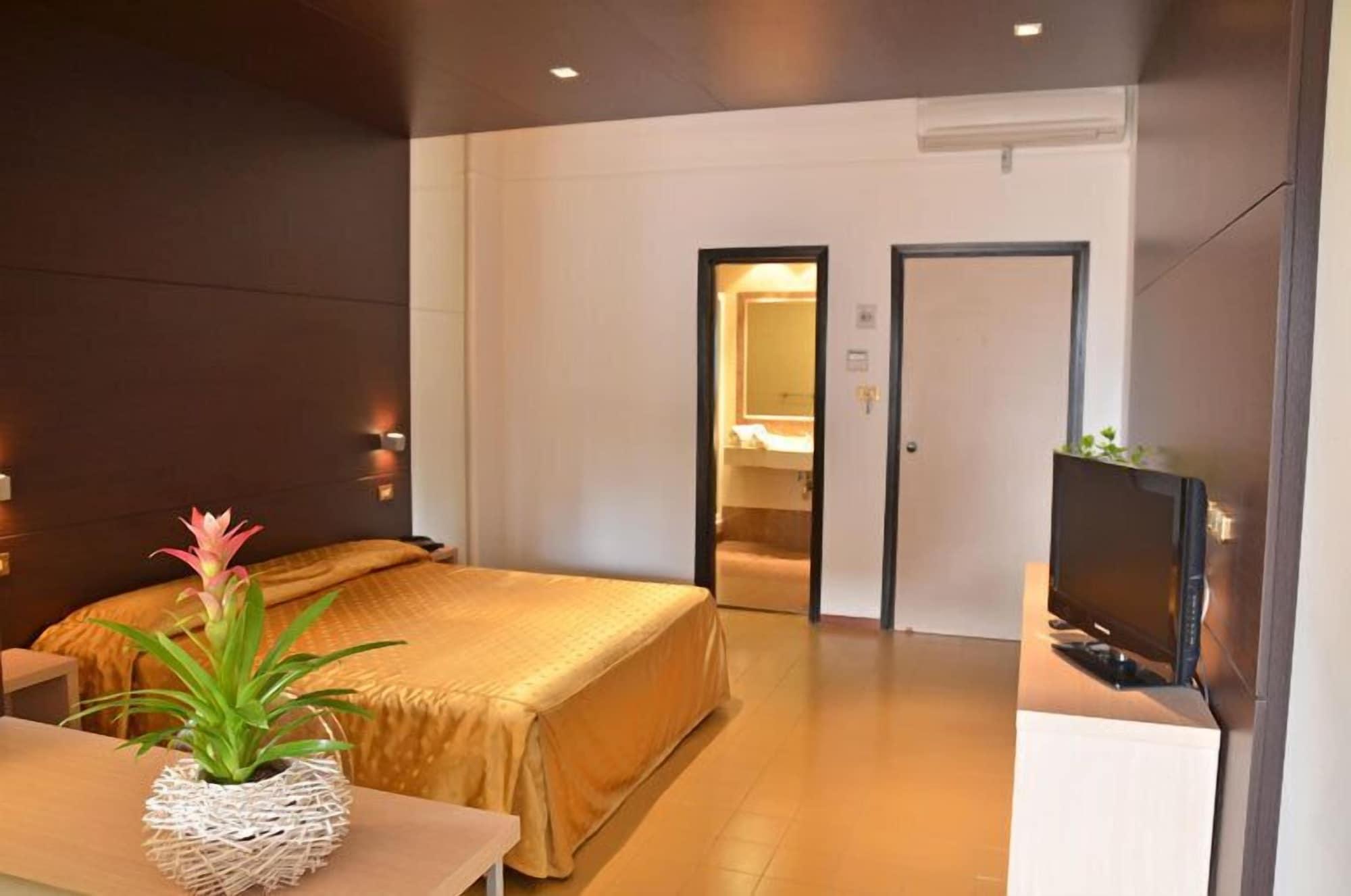 Grand Eurhotel Montesilvano Bagian luar foto
