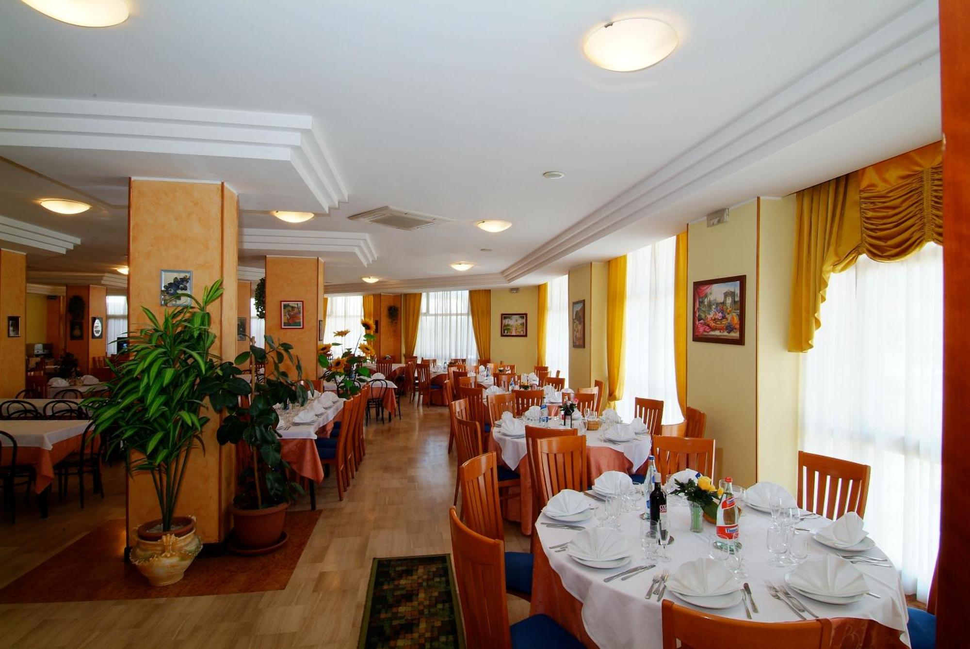 Grand Eurhotel Montesilvano Bagian luar foto