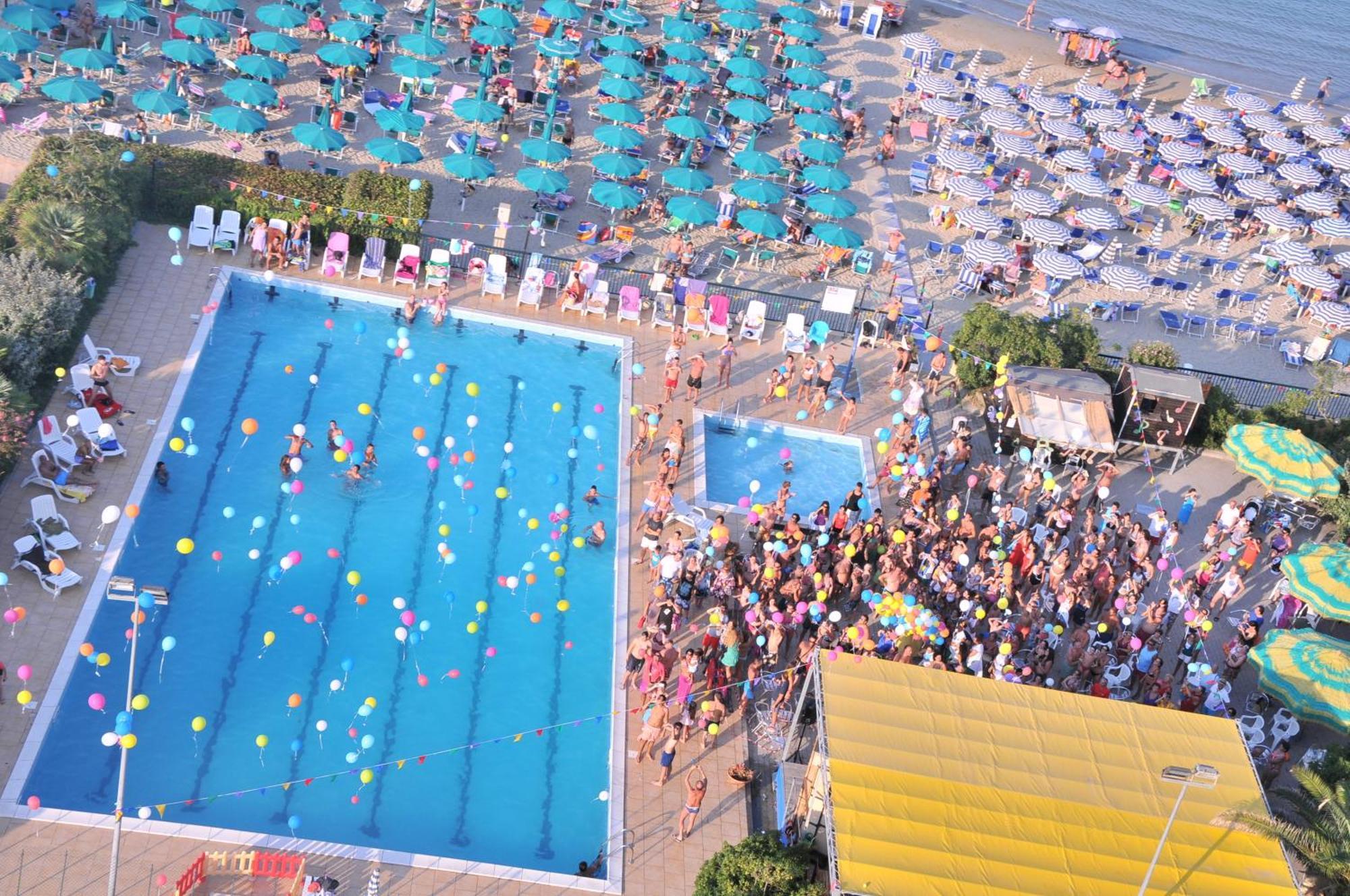 Grand Eurhotel Montesilvano Bagian luar foto
