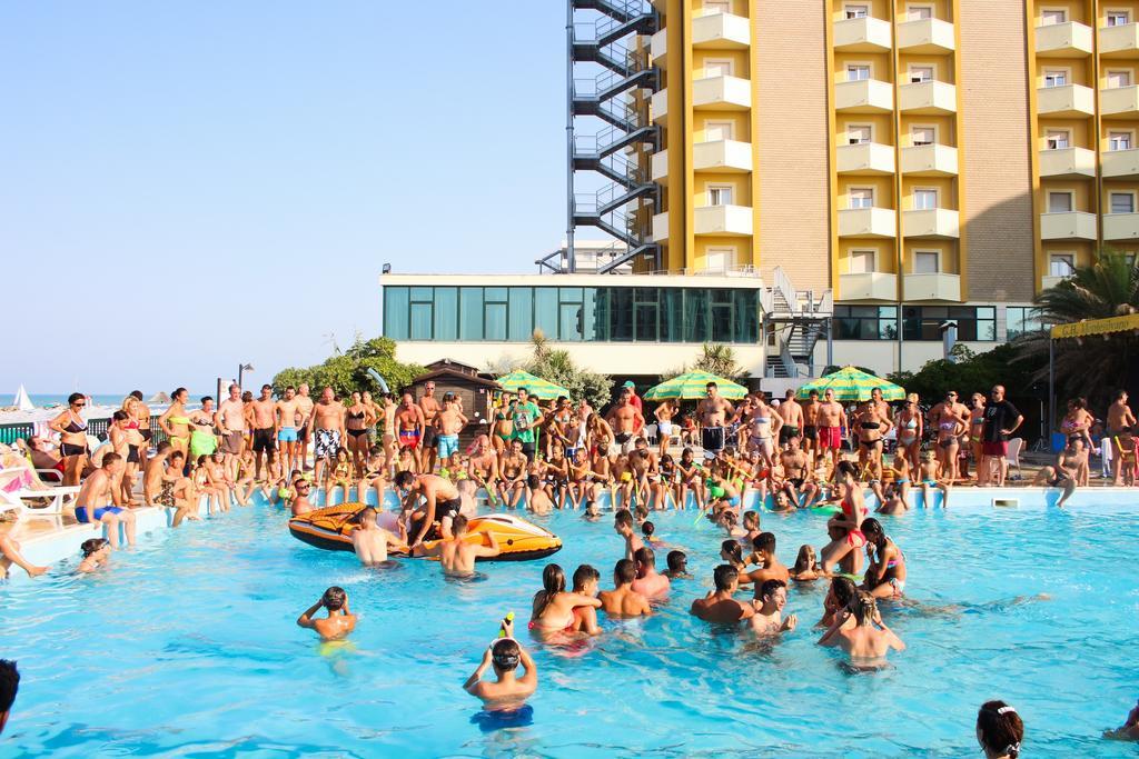 Grand Eurhotel Montesilvano Bagian luar foto