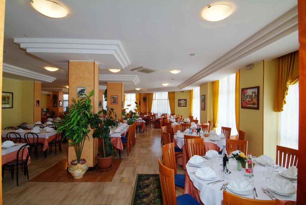 Grand Eurhotel Montesilvano Bagian luar foto