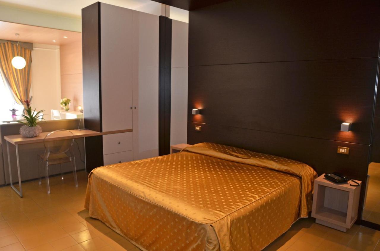 Grand Eurhotel Montesilvano Bagian luar foto