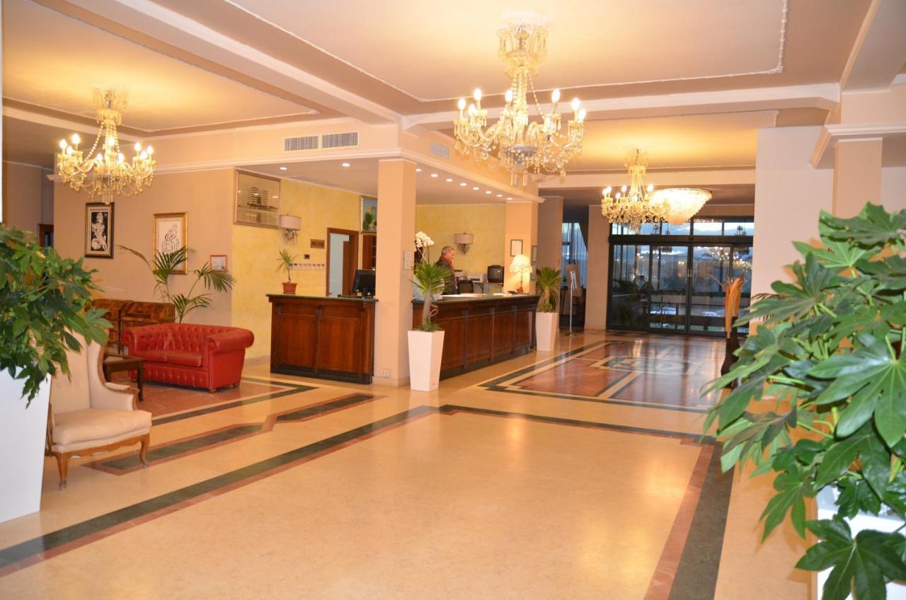 Grand Eurhotel Montesilvano Bagian luar foto