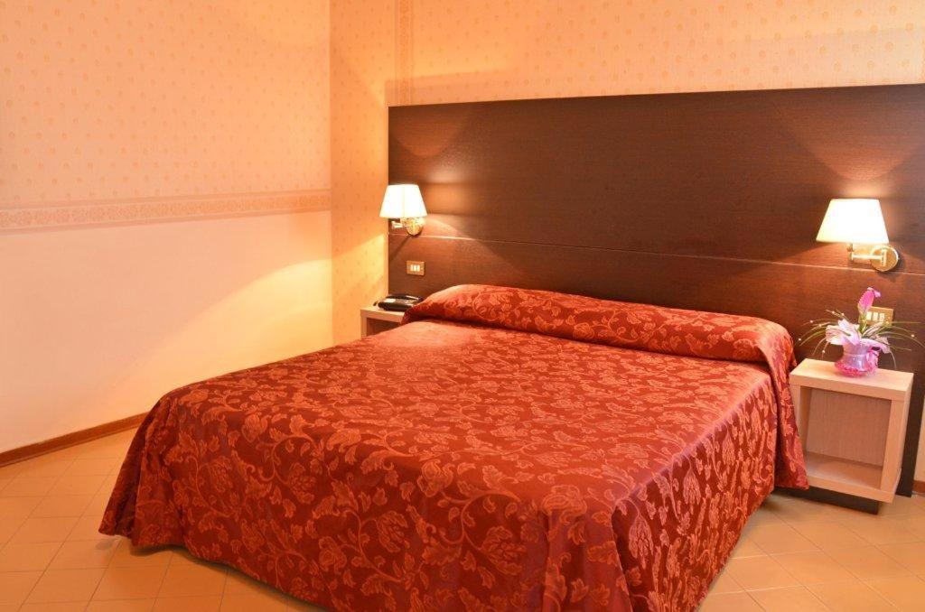 Grand Eurhotel Montesilvano Bagian luar foto