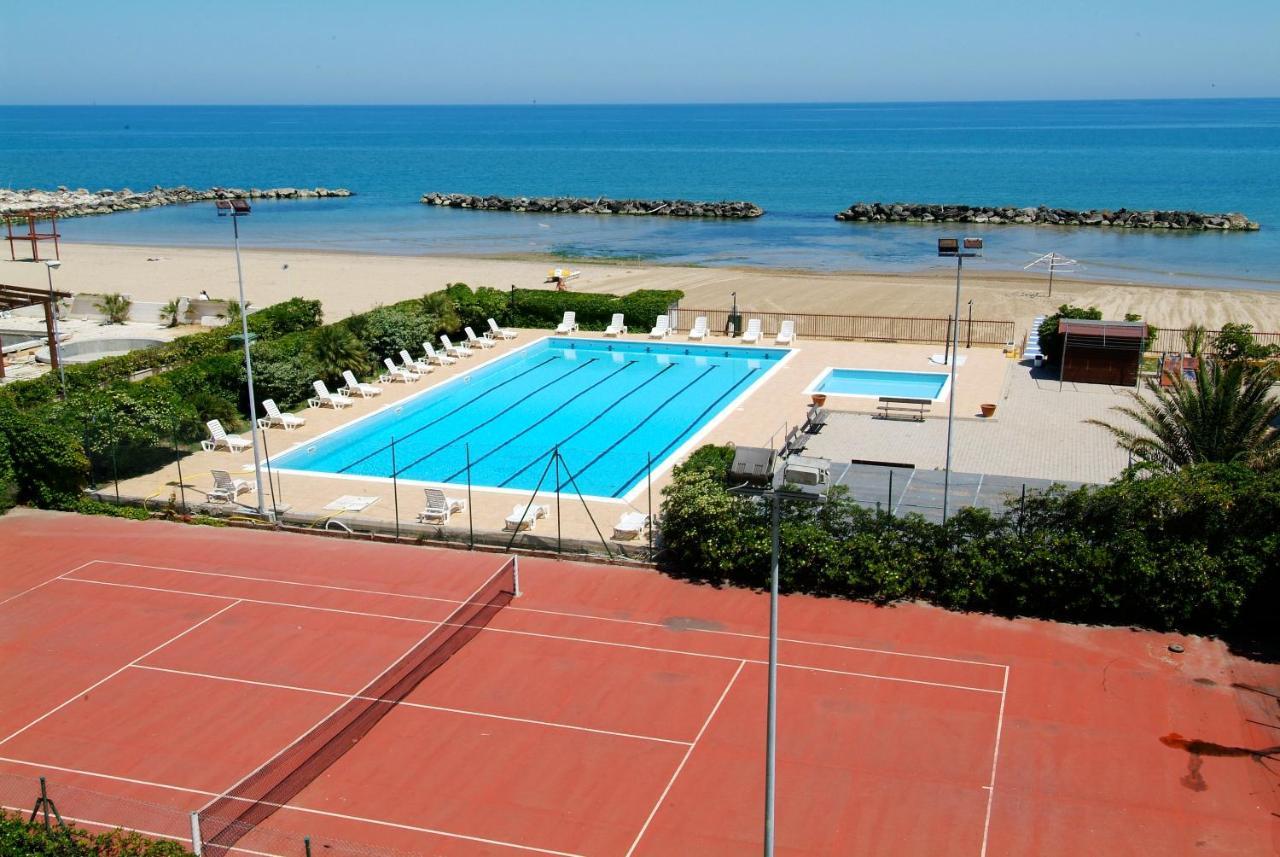 Grand Eurhotel Montesilvano Bagian luar foto
