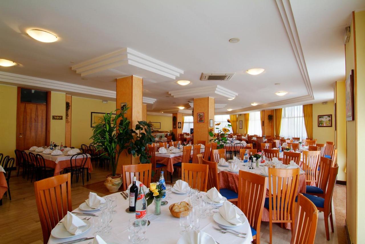 Grand Eurhotel Montesilvano Bagian luar foto